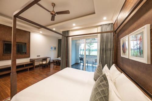 DeluxeRoom